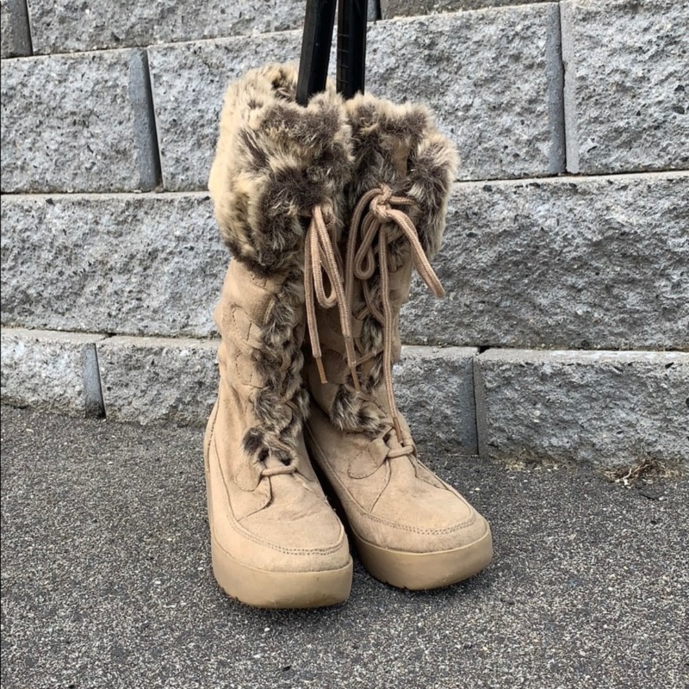 Boots with the fur, lace-up